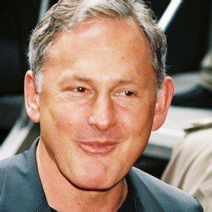 Victor Garber - Age, Family, Bio | Famous Birthdays