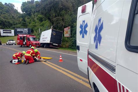 Acidente Envolvendo Uma Moto Um Carro E Um Caminh O Deixa Rapaz