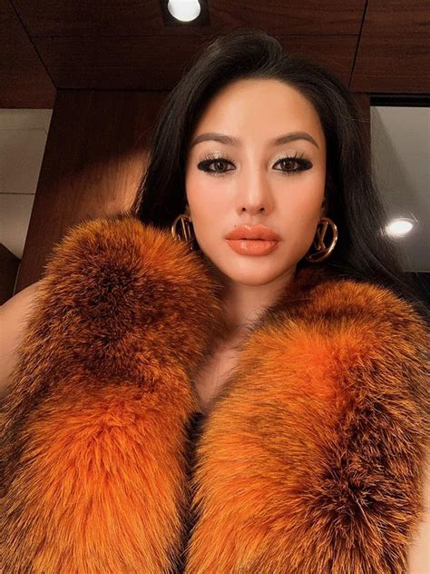 Cựu hot girl đình đám Meo Meo gia nhập thị trường làm Vlogger có cả sự góp mặt của ông xã Việt kiều