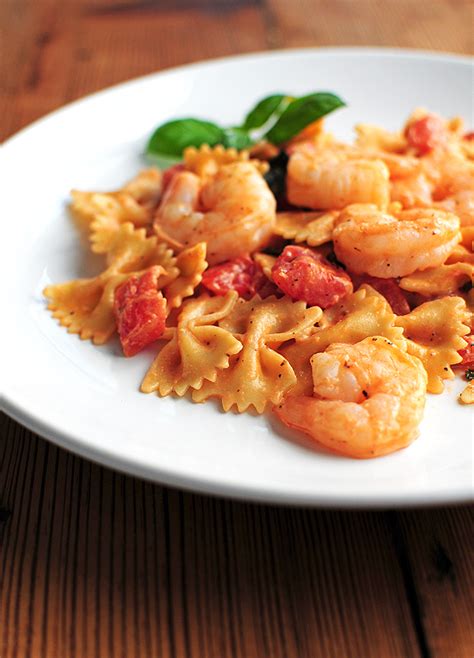 Creamy Lemon Pepper Shrimp And Pasta With Basil And Tomatoes