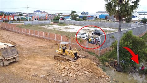 Excellent Work Operators Dump Truck 25 5 Bulldozer Komatsu To Push