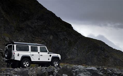 Land Rover Defender Wallpapers Top Free Land Rover Defender Backgrounds Wallpaperaccess