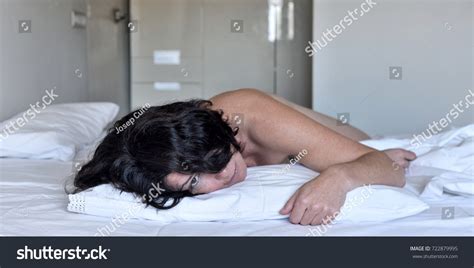 Naked Brunette Woman Who Bed Stock Photo 722879995 Shutterstock