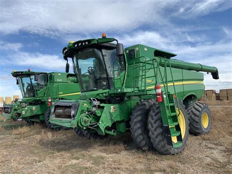 John Deere S680 Combine