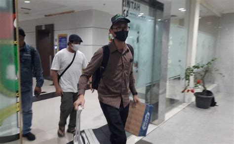 Kpk Geledah Rumah Dan Kantor Mantan Plt Kepala Badan Kesbangpol Pekanbaru