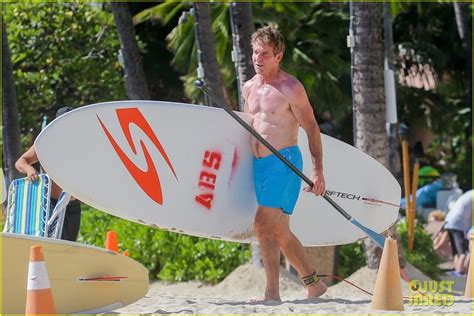 Dennis Quaid 65 And New Fiancee Laura Savoie 26 Show Off Ripped