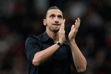 Momen Haru Saat Zlatan Ibrahimovic Umumkan Pensiun Dari Dunia Sepak Bola