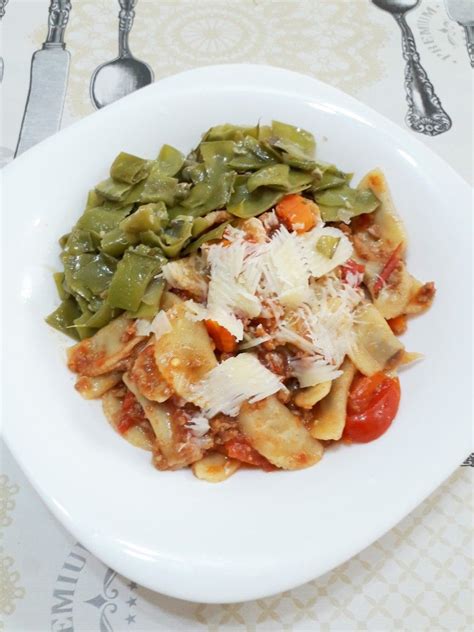 Ravioli Molho De Tomate Carne Mo Da Alcaparras Cenoura E