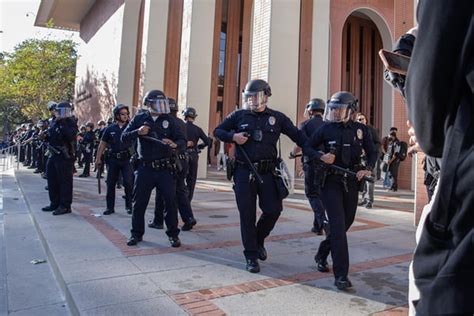 Brasileiro relata tensão em protestos na Universidade de Columbia