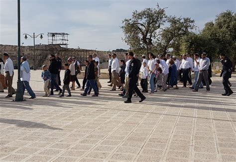 Hundreds Of Jewish Settlers Storm Al Aqsa Mosque The Muslim NewsThe