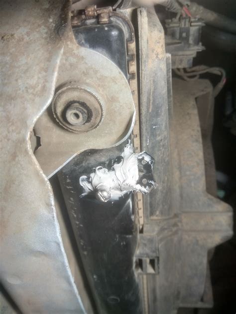 Замена радиатора охлаждения двигателя, Ховер Н5 — Great Wall Hover, 2,4 ...