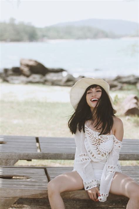 NGẮM ĐƯỜNG CONG TUYỆT MỸ CỦA SỸ THANH VỚI BIKINI EVASHOPPING