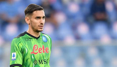 Napoli Ufficiale Il Rinnovo Di Meret