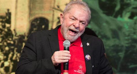 Lula vê beijo gay em ato do PT Se acostume na cela tem Tonhão seguidor diz
