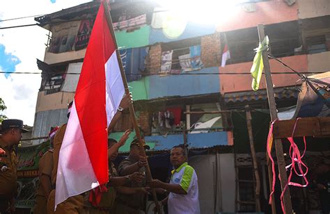 Pemasangan 10 Ribu Bendara Program Mendagri Di Pemukiman Padat Palembang