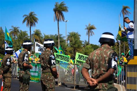 Vídeo em protesto no DF manifestantes voltam a pedir intervenção