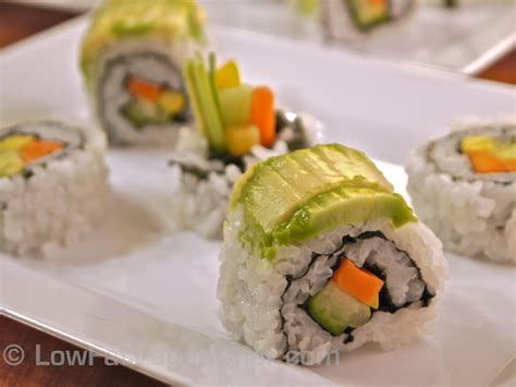 How To Make A Vegan Dragon Roll Sushi Roll (Uramaki) With Photos!