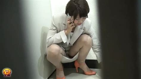 Beautiful Japanese Women Taking A Piss In The Bathroom In Japanese Beauty Porn XHamster