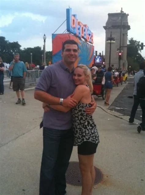 Joey Votto is not Married to Wife. Dating Girlfriend: Jeanne Paulus - wifebio.com