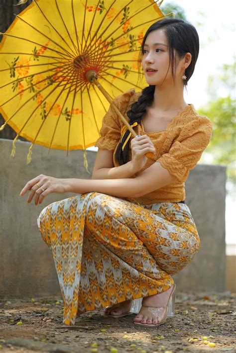 𝐇𝐧𝐢𝐧 𝐎𝐨 𝐖𝐚𝐢 𝐖𝐚𝐢 in 2024 Beautiful thai women Fashion top