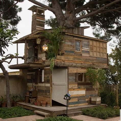 49 Diy Treehouses Made From Reclaimed Materials Pallet House Shelter Design Tree House