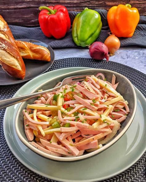 Klassischer Wurstsalat mit Käse Einfaches Rezept Instakoch de