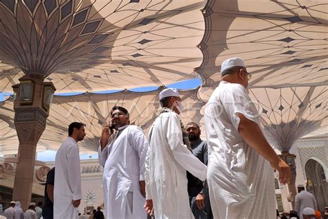 Shalat Jumat Di Masjid Nabawi Antara Foto