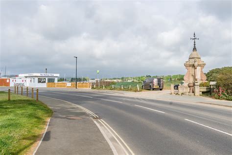 Embankment Road Ian Capper Geograph Britain And Ireland