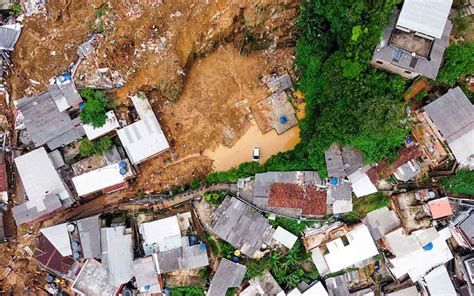 Sube A Más De 100 La Cifra De Los Muertos Por Las Fuertes Lluvias En