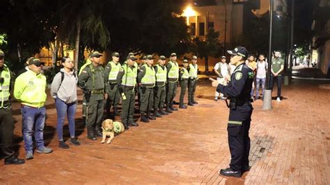 M S De Mil Polic As Custodiar N Santa Marta En Noche Buena Santa