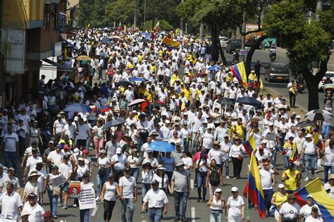 Miles De Colombianos Dicen No A Las Reformas De Petro En La Marcha