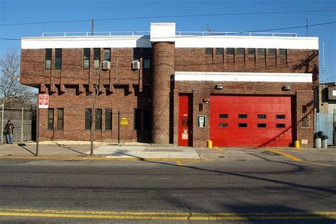 E072 Fdny Firehouse Engine 72 And Satellite 2 Throgs Neck Bronx New