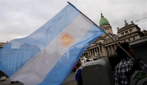 Argentina Devaluasi Peso Hingga 50 Persen Untuk Atasi Krisis Ekonomi