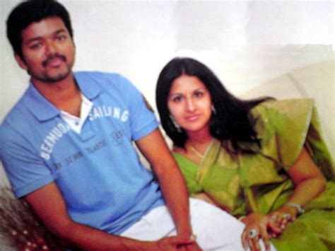 Ilayathalapathy Vijay - Sangeetha Wedding anniversary [Pics, Video]