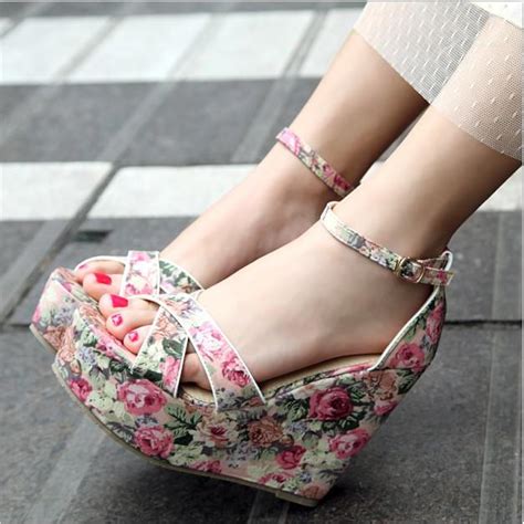 Ulass Pink Blue Floral Cloth Bag With Simple Cross Heel Wedge Sandals