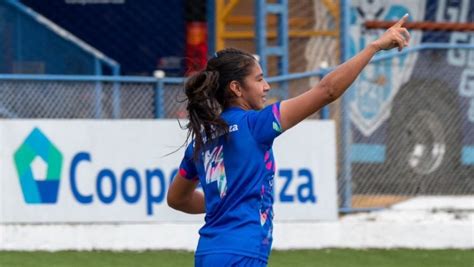 Paola Calderón debutó y anotó gol en Costa Rica Noticias de El Salvador