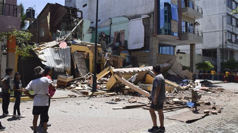 Terremoto en Ecuador cifra de fallecidos se eleva y en Perú también