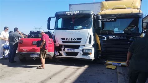 Choque múltiple en la bajada del Puente Zárate brazo largo El