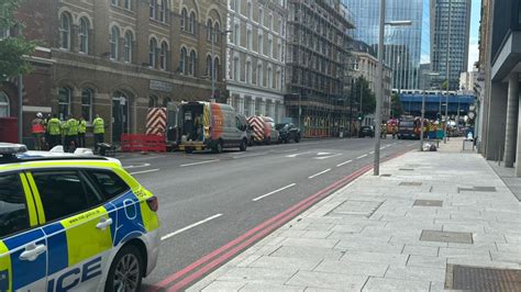 Thousands Evacuated From Buildings In London After Gas Leak Uk News