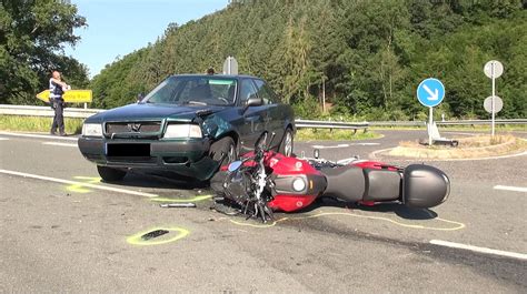 Motorradfahrer Nach Unfall Schwer Verletzt Brohltal Info24 De