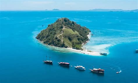 Pilihan Paket Wisata Private Yang Cocok Ke Pulau Kelor Labuan Bajo