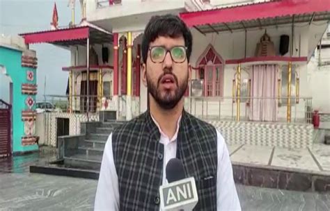 JK PDP Chief Mehbooba Mufti Visits Temple In Poonch BJP Says Gimmick