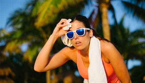 5 Home Remedies To Treat Problem Of Excessive Sweating During Summers