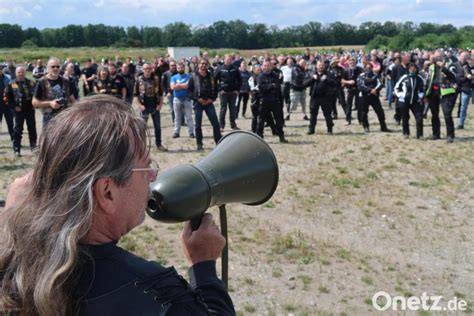 Spektakuläre Motorraddemonstration gegen geplantes Fahrverbot Onetz