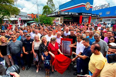 Taboão da Serra Aprígio inaugura Escola de Artes gramado sintético e