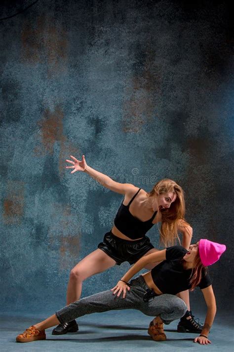 Twerk Attrayant De Danse De Fille Dans Le Studio Image Stock Image Du