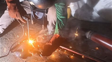 Construction Workers Welding Techniqueskanya Kanyang Diskarte Sa Pag