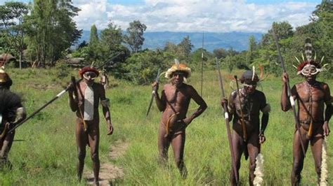 Sejarah Koteka Baju Adat Unik Asal Papua Yang Melegenda Malang Hits