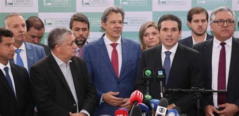 Haddad leva ao Congresso lista de prioridades para a área econômica