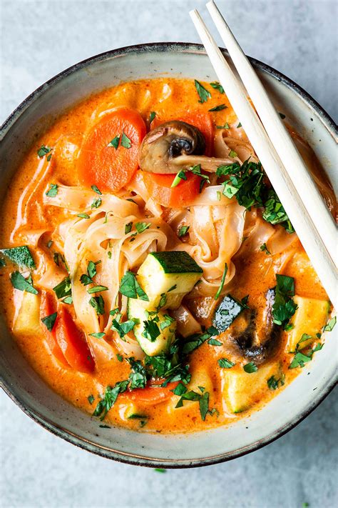 Einfache Thai Curry Suppe Mit Kokosmilch Und Reisnudeln